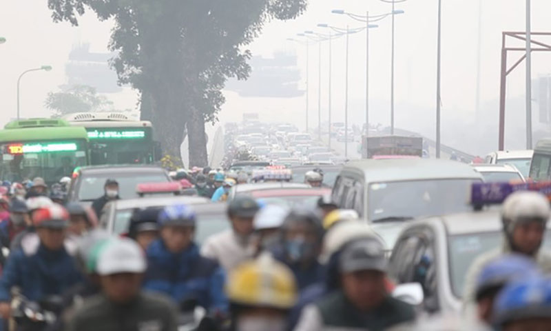 Đường phố Hà Nội ùn tắc kinh hoàng bất kể giờ giấc